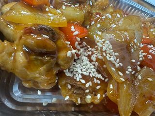 Pui Sichuan în sos dulce picant