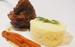 Souris D'agneau Confit Et Sa Purée De Pomme