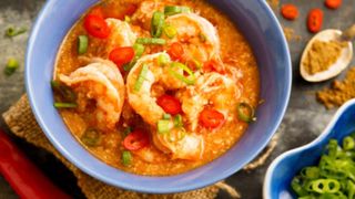Langostinos Con Salsa De Guindillas A La Plancha