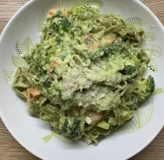 Zelene tagliatelle sa lososom