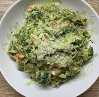 Zelene tagliatelle sa lososom