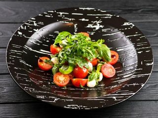 Салат Капрезе (280г)