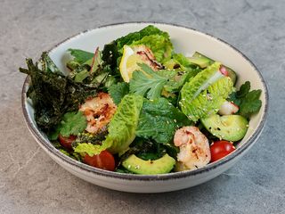 Салат з креветками та битими огірками (300g)