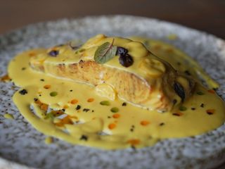 Філе лосося в апельсиновому соусі з кумкватом (270g)