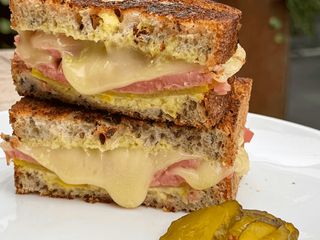 Сендвіч з тунцем та дайконом (320g)