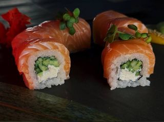 Рол зі свіжим лососем (Філадельфія)
