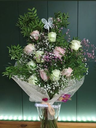 Ramo Suave 6 Rosas Blancas Y 6 Rosas Rosadas