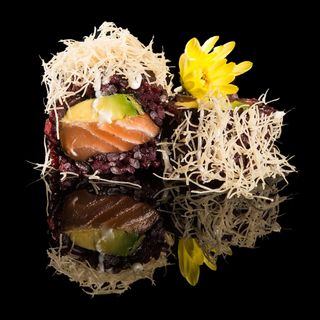 126. Roll venere salmone