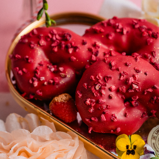 Mucenici glazurati cu insertie de capsuni