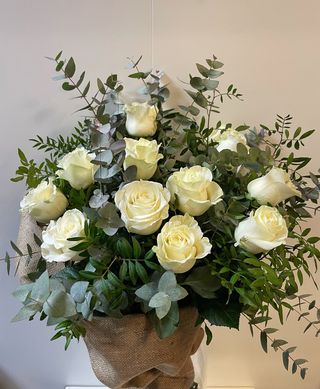 Ramo 12 rosas blancas (foto orientativa)