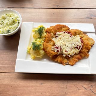 Kotlet schabowy 250g z suszonymi pomidorami i parmezanem