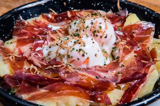 Huevos Rotos Con Jamón Ibérico