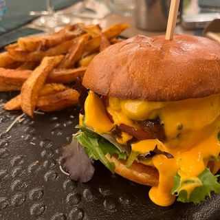 Бургер с конско месо