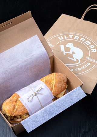 Calamares Fritos En Pan De Leña