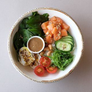 Боул з лососем