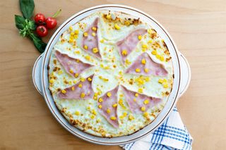 Pizza bianca cu sunca si porumb 28 cm