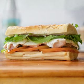 3- Pomodoro fresco condito, mozzarella, olio Evo, limone