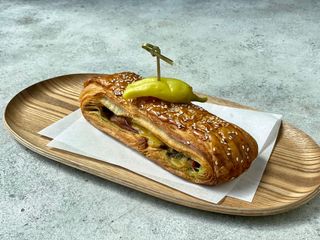 Plie z serem cheddar, szynką i pesto