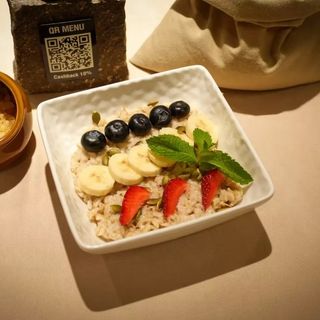 Сұлы ботқасы (жеміс-жидектермен)