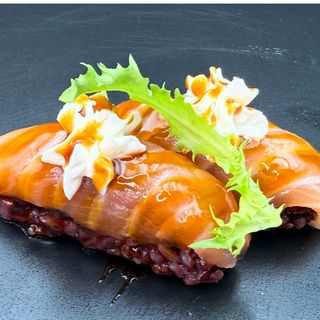 144. Nigiri salmón (2u)