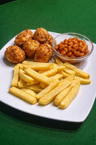 Chicken Bites, Chips & Beans