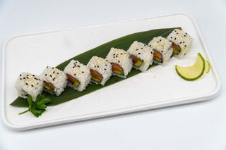 340. Uramaki salmone avocado