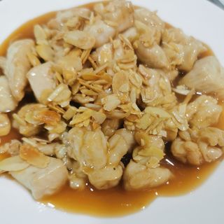 65. Pollo con mandorle 