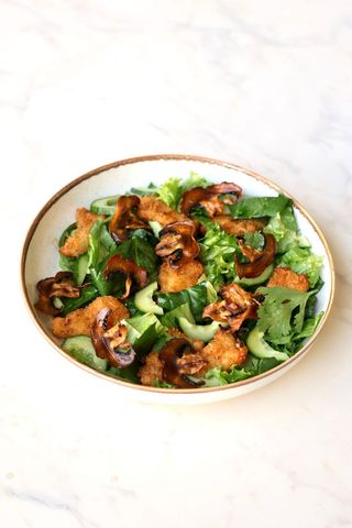 Салат с хрустящим цыпленком