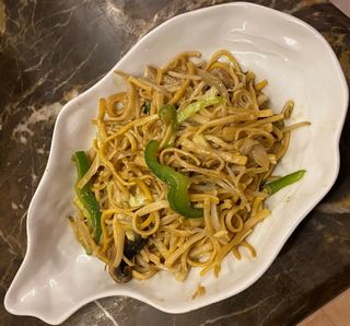 Tallarines De Huevo Con Verduras Orientales Verdes