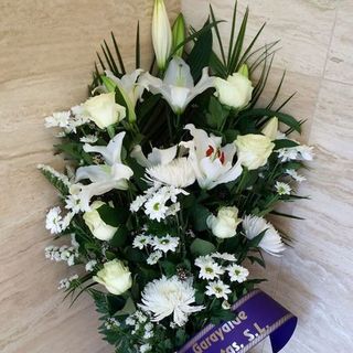 Ramo funerario blanco variado