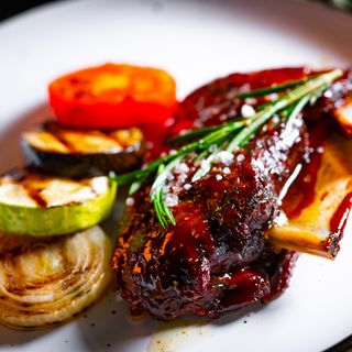 Конфи из лопатки ягненка 