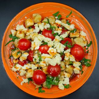 Салат зі смаженим баклажаном та бринзою в гірчично-медовому соусі