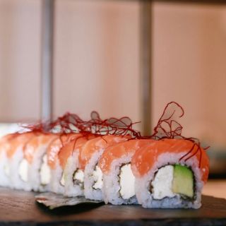 Філадельфія з лососем і авокадо (270г)