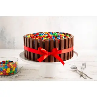 Kit Kat Cake 500 Gms