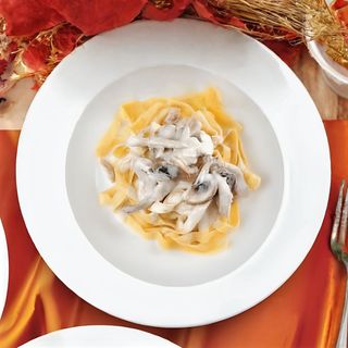 Паста с курицей и грибами