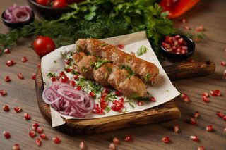 Liulea kebab cu carne de pui pe grill