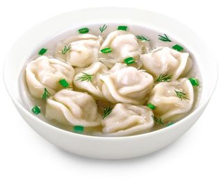 Пелмени пилешки в бульон