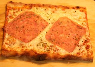 Pizza De Jamón (35 Cm. X 20 Cm.)