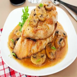 Pollo Con Champiñones