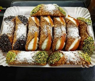 Cannolo siciliano con ricotta 