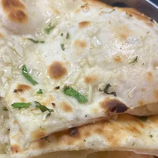 Cheese And Garlic Naan