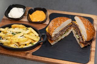 Special Burger by VIVO ( chifla alba sau neagra )