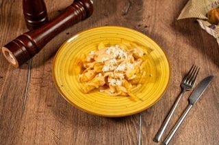 Cartofi prăjiți cu salsa de queso