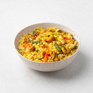 З мідіями Wok рис у вершковому соусі