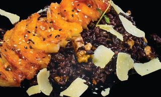 Скариди с черен ориз (300гр.)