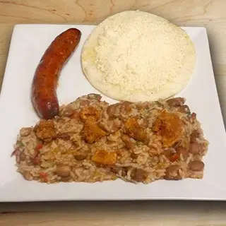 Calentado Con Chorizo Y Arepa