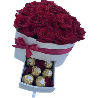 Boite Cœur Blanc  Avec Les Fleurs Et Chocolat