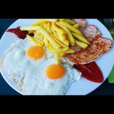 Plato Combinado De Lomo Con Huevo Y Patatas