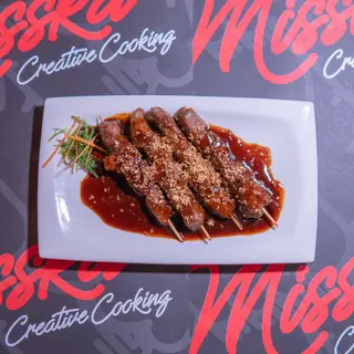 Solomillo En Brochetas Con Salsa De Maní (4 Pzs.)