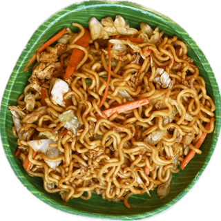 Yakisoba con verduras y huevo